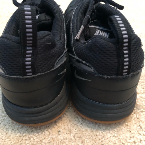 Nike muilticourt shoes - Picture 6 of 7